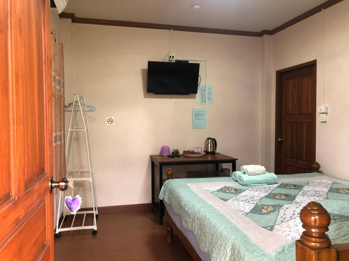 Ruen Thai Ban Rim Nam Кампаенг Пет Екстериор снимка