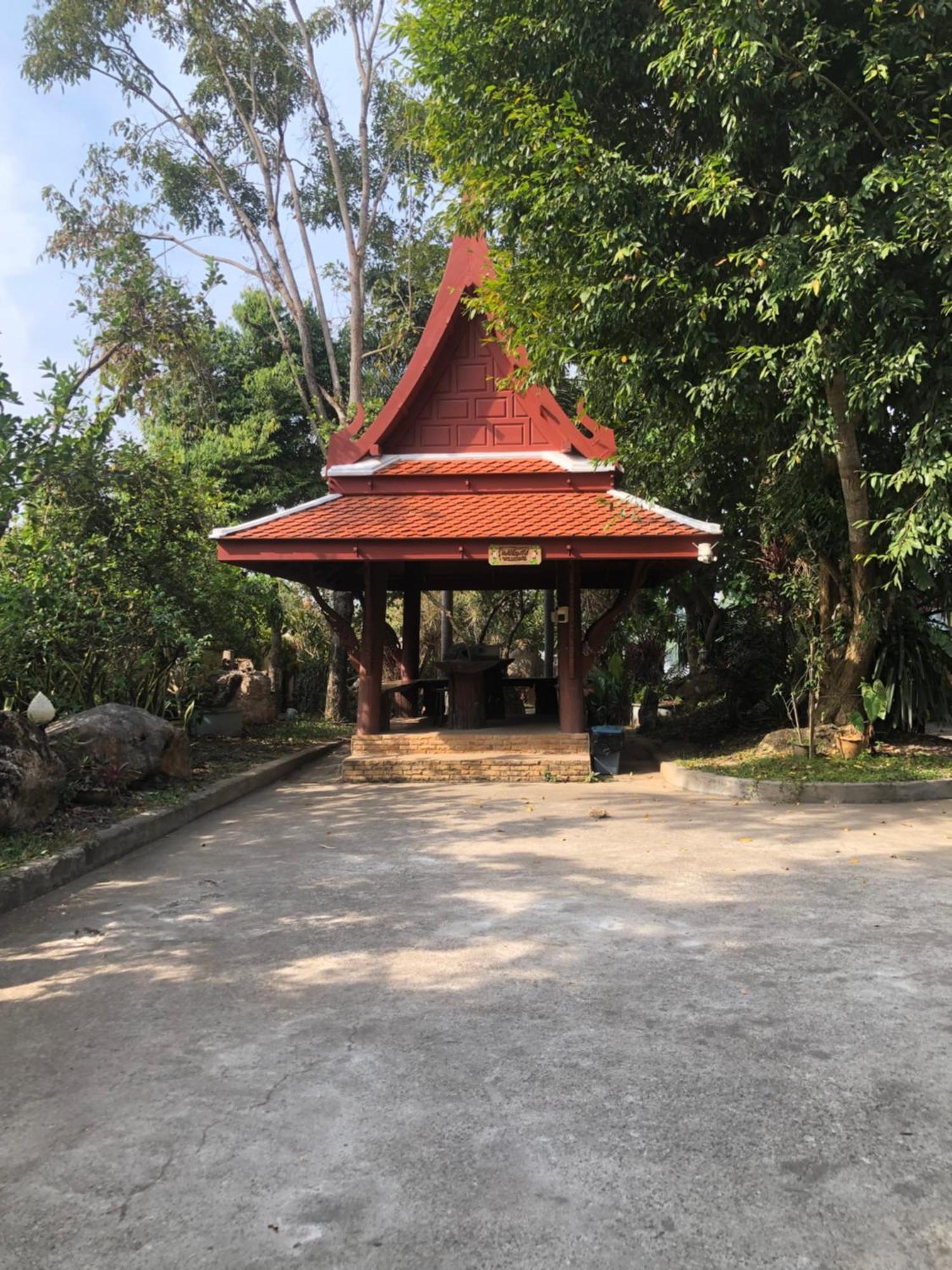Ruen Thai Ban Rim Nam Кампаенг Пет Екстериор снимка
