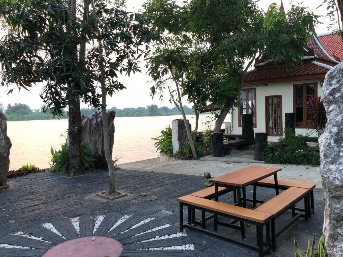 Ruen Thai Ban Rim Nam Кампаенг Пет Екстериор снимка