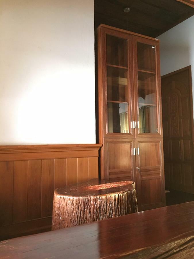 Ruen Thai Ban Rim Nam Кампаенг Пет Екстериор снимка