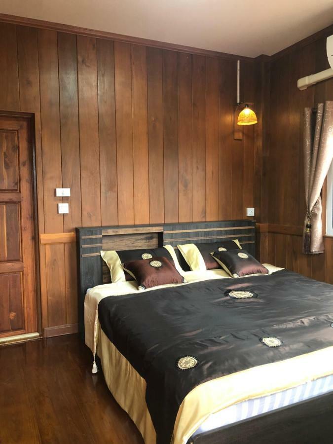 Ruen Thai Ban Rim Nam Кампаенг Пет Екстериор снимка