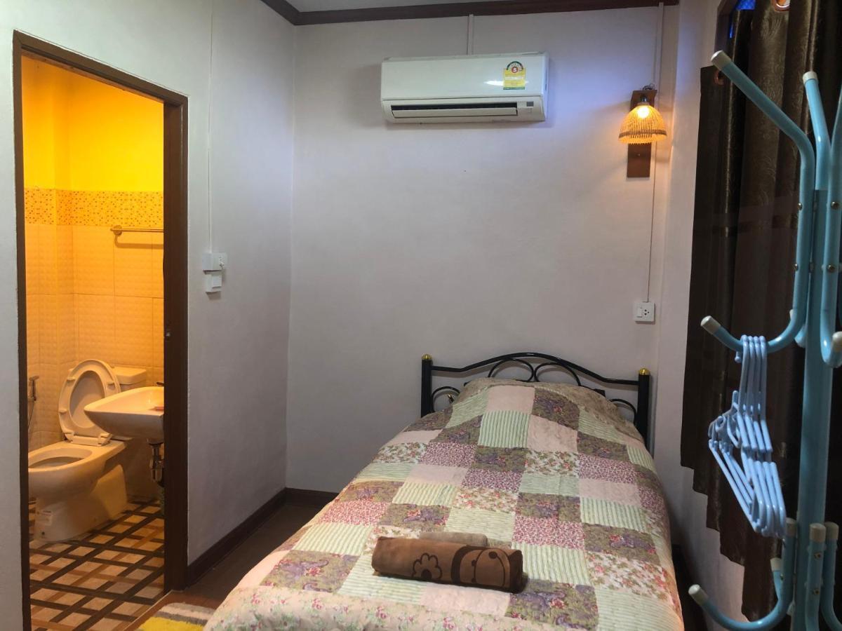 Ruen Thai Ban Rim Nam Кампаенг Пет Екстериор снимка
